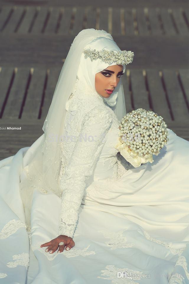 Long Sleeves Arabic Hijab Muslim Wedding Dress High Neck with Beaded Pearls Custom Made Romantic Appliques Lace White Bridal Gowns