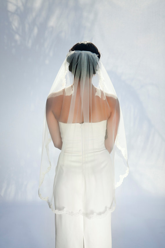 New Top Quality Best Sale Cheap Romantic FingertWhite IvoryLace Applique veil Mantilla veil Bridal Head Pieces With Comb Pearl No crown