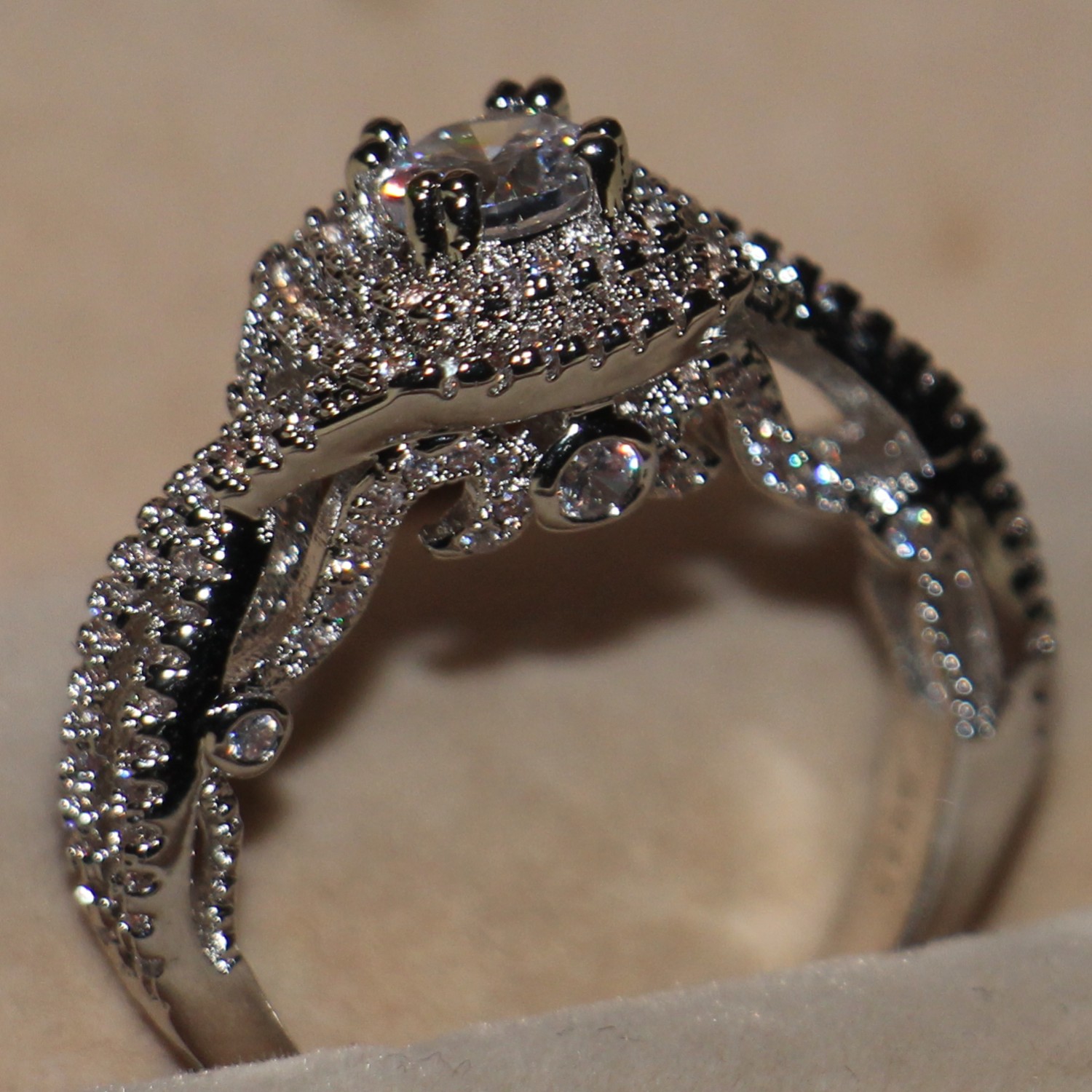 Victoria Wieck 2016 New Hot Luxury Jewelry 925 Sterling Silver White topaz Simulated Diamond Gemstones Wedding Band Women Rings Size 5-11
Victoria Wieck 2016 New Hot Luxury Jewelry 925 Sterling Silver White topaz Simulated Diamond Gemstones Wedding Band Women Rings Size 5-11