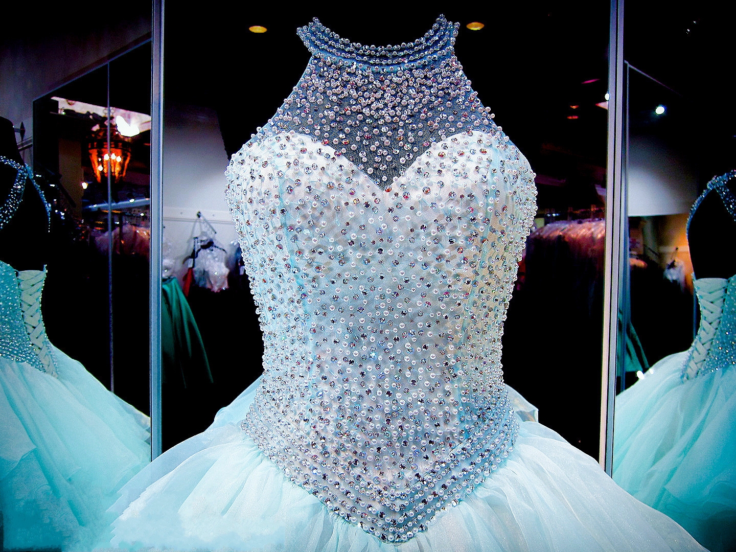 2022 Blue Ball Gown Quinceanera Dresses Beaded Pearls Corset Organza Ruffles Jewel Neck Lace Up Back Puffy Long Prom Sweet 16 Dresses