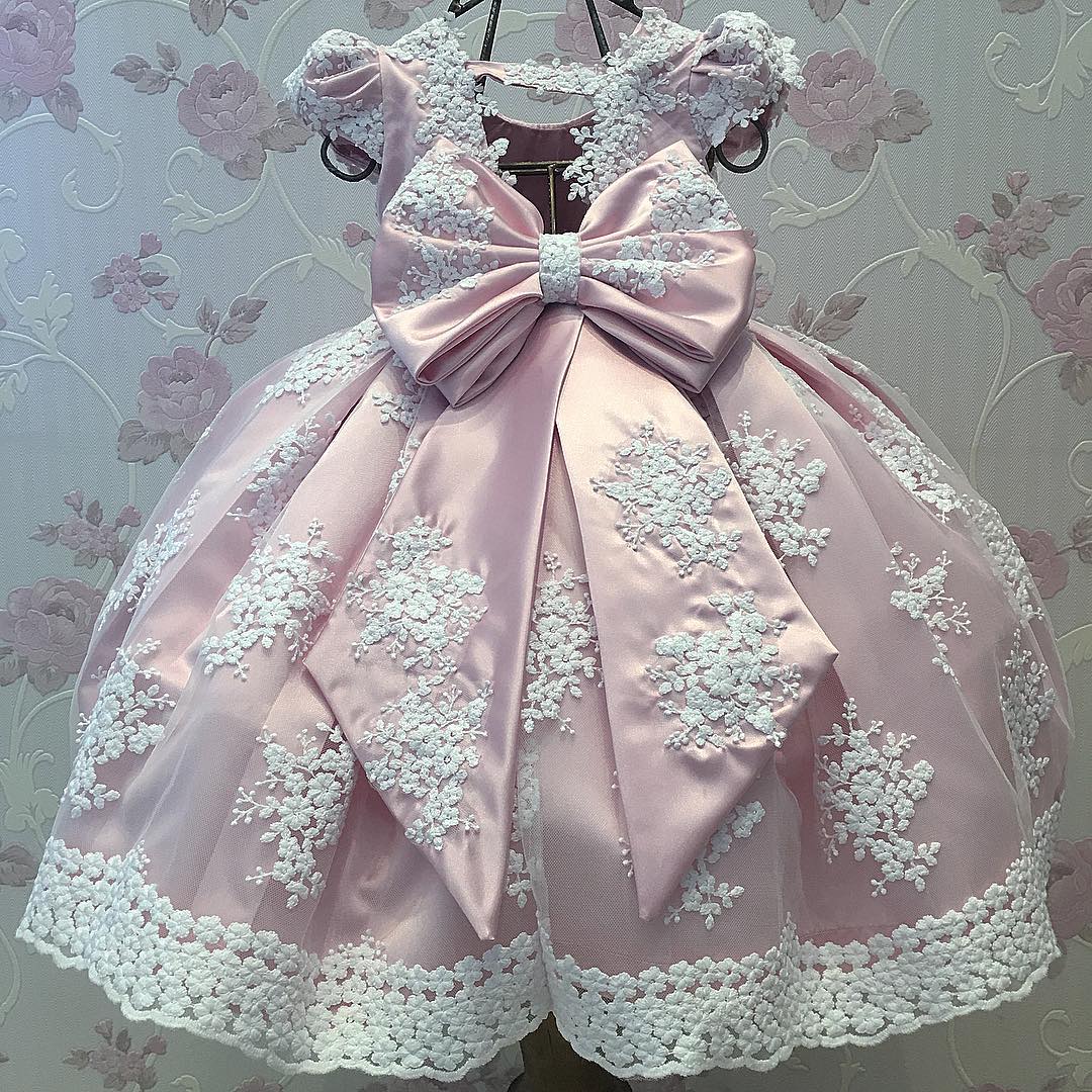 Amazing Pearls Backless Ball Gown wer Girl Dresses For Weddings Lace Little Girls Pageant Dress Tulle Short Sleeves First Communion Gowns