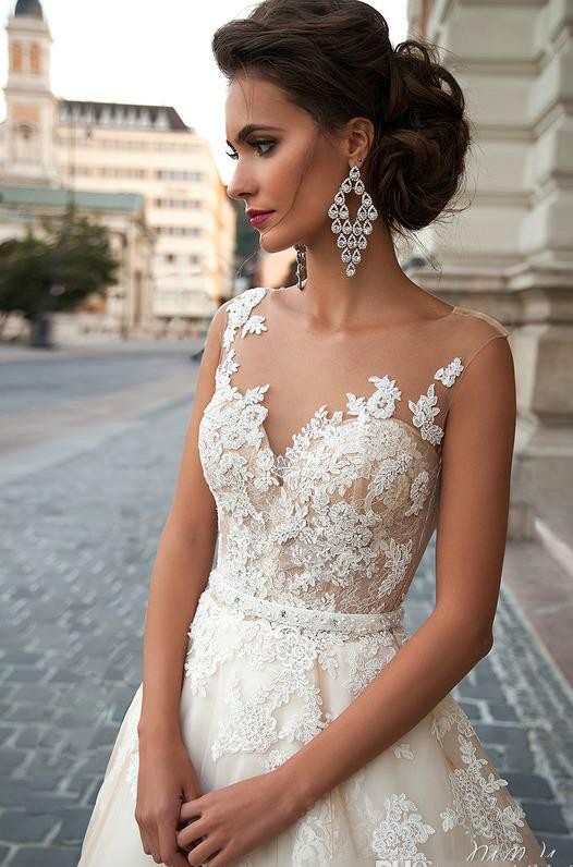 Stunning Dresses Illusion Back Appliques Lace Chapel Train Bridal For Western Style Sheer Neck Arabic Wedding Gown Po30 0510