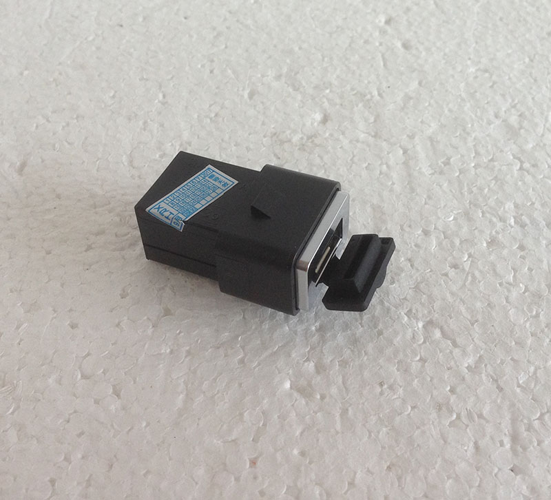 Original Car accessories USB interface for Volvo S80 S80L S60 XC60 S40 C30 V60 USB socket
Original Car accessories USB interface for Volvo S80 S80L S60 XC60 S40 C30 V60 USB socket