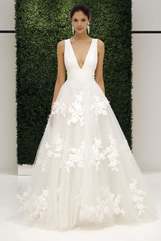 White 3D-Floral Appliques Wedding Dresses 2017 Designed Deep V Neck A Line Tulle Modest 2016 Bridal Gowns vestidos de Novia, Ivory
White 3D-Floral Appliques Wedding Dresses 2017 Designed Deep V Neck A Line Tulle Modest 2016 Bridal Gowns vestidos de Novia, Ivory