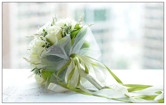 Lovely Artificial White Rose Wedding Bouquets for Bride Hand Holding Flowers Wedding Favors Rose Wedding Bouquet 18 Flowers