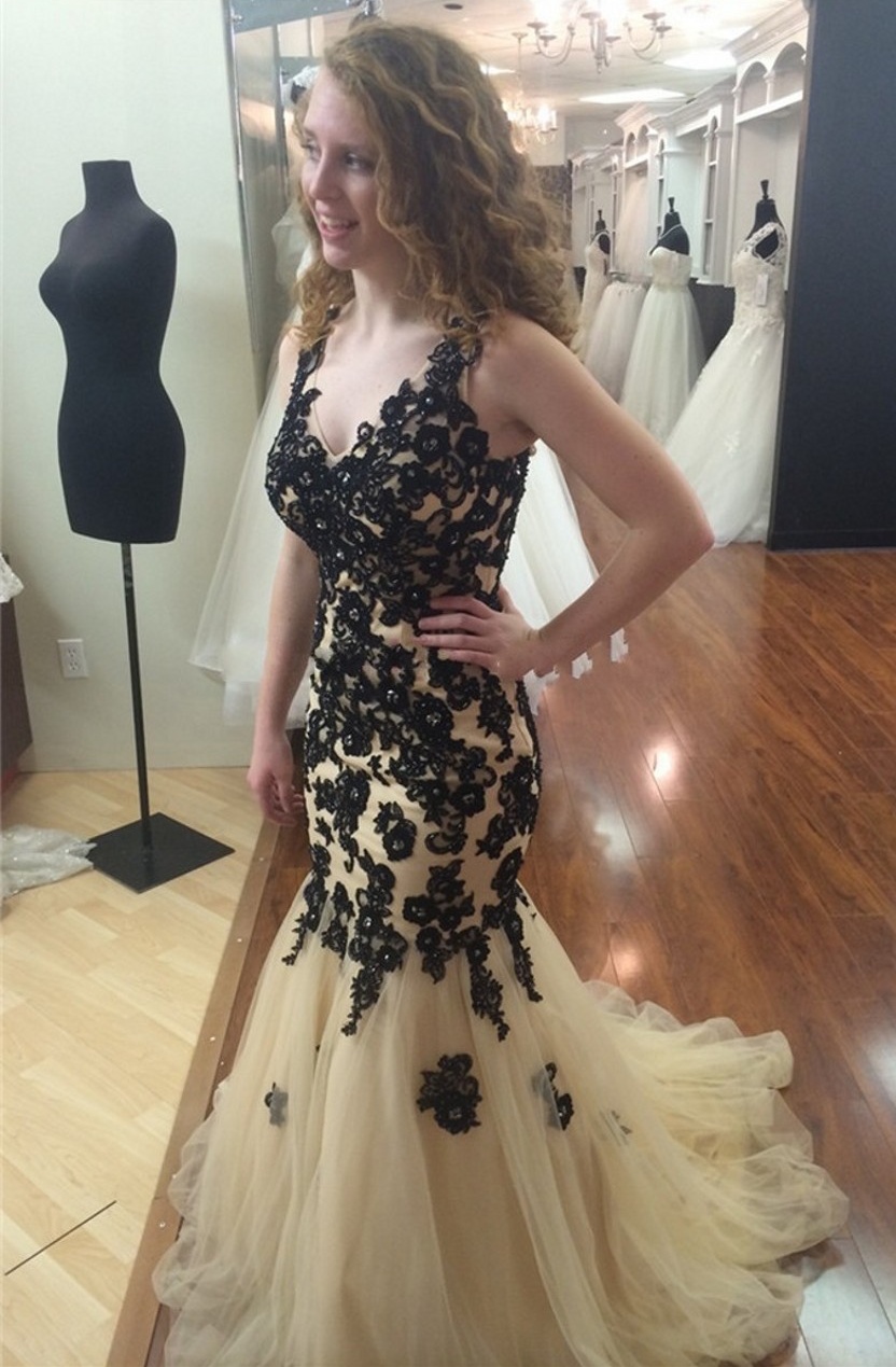 Champagne And Black Lace Wedding Dress Mermaid Sexy Beaded V-neck Backless Tulle Sweep Train Wedding Bridal Gowns