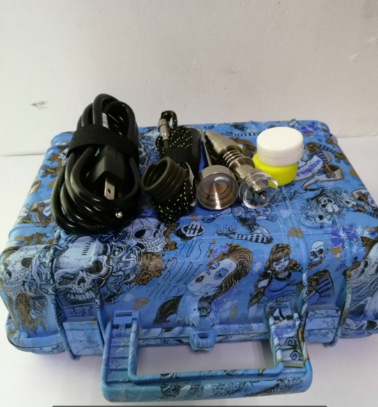 New Pelican Pelic E dab nail kit electric dab nail rig PID control dabber box colorful Ti Titanium Quartz Domeless nail glass bong
New Pelican Pelic E dab nail kit electric dab nail rig PID control dabber box colorful Ti Titanium Quartz Domeless nail glass bong