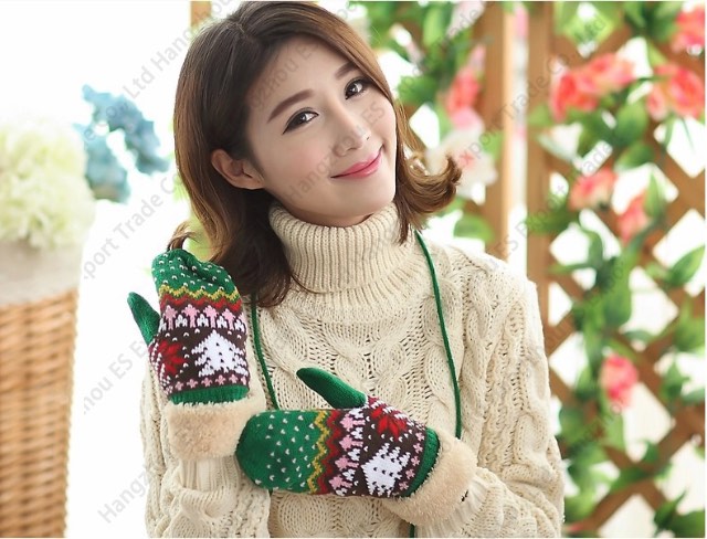 Autumn And Winter Christmas Tree Gloves Plus Velvet Thicken Mittens Hanging Neck Wool Knit Warm Glove