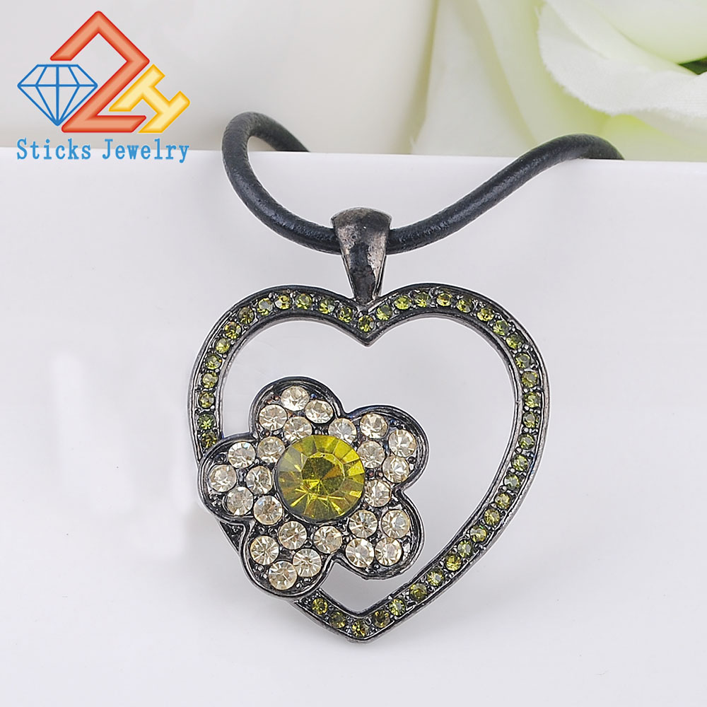 Trendy Austrian Rhinestone Love Heart Necklace for Women Crystal Flower Leather Rope Pendant
Trendy Austrian Rhinestone Love Heart Necklace for Women Crystal Flower Leather Rope Pendant