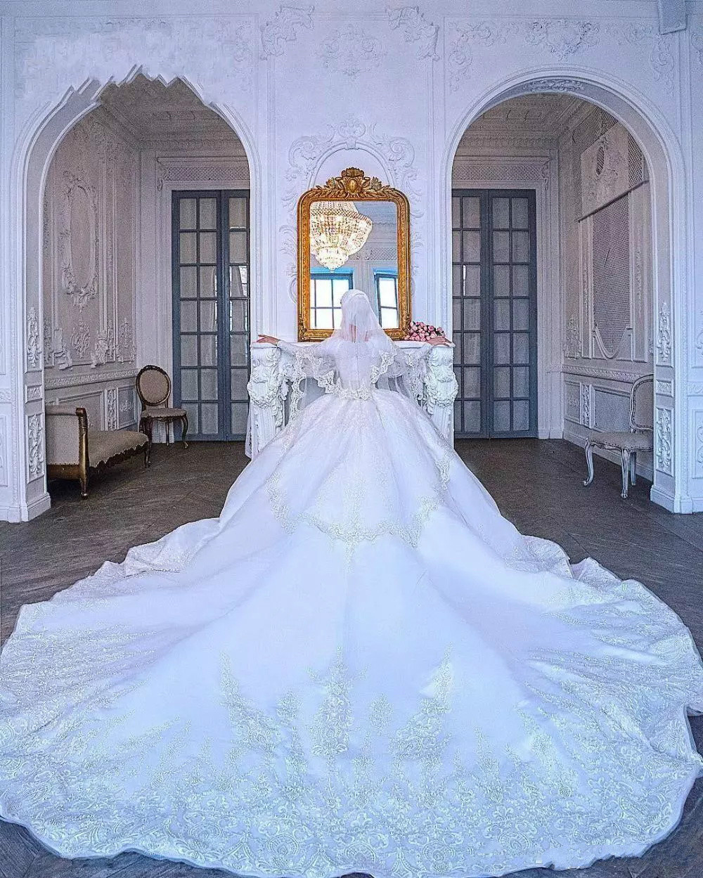 Dubai Muslim Luxury Lace Ball Gown Wedding Dresses Chapel Train Full Beads Applique Long Sleeve Wedding Dress African Plus Size Bridal Gowns