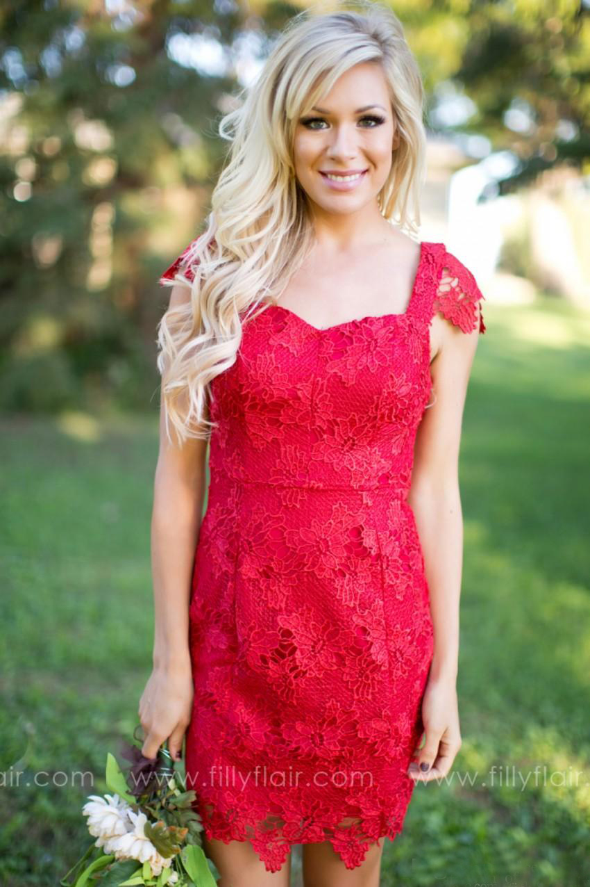Gorgeous 2019 Western Country Red Lace Short Bridesmaids Dresses Capped Sleeves Sheath Above Knee Length Maid Of Honor Wedding Party Dresses
