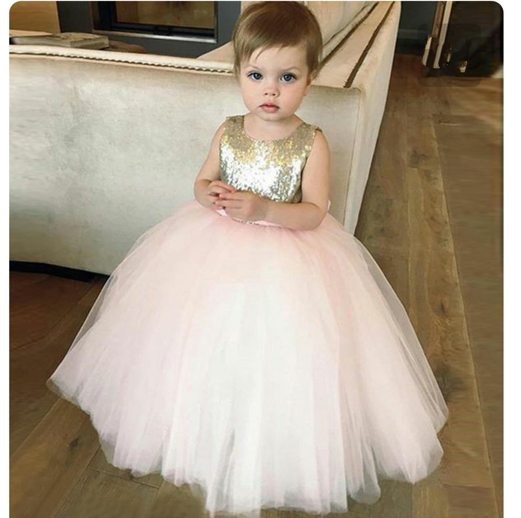 Shining Sequined Flower Girls Dresses Ball Gown Pleats Tulle White and Pink Girls Party Dresses Backless with Big Bow, Same as picture
Shining Sequined Flower Girls Dresses Ball Gown Pleats Tulle White and Pink Girls Party Dresses Backless with Big Bow, Same as picture