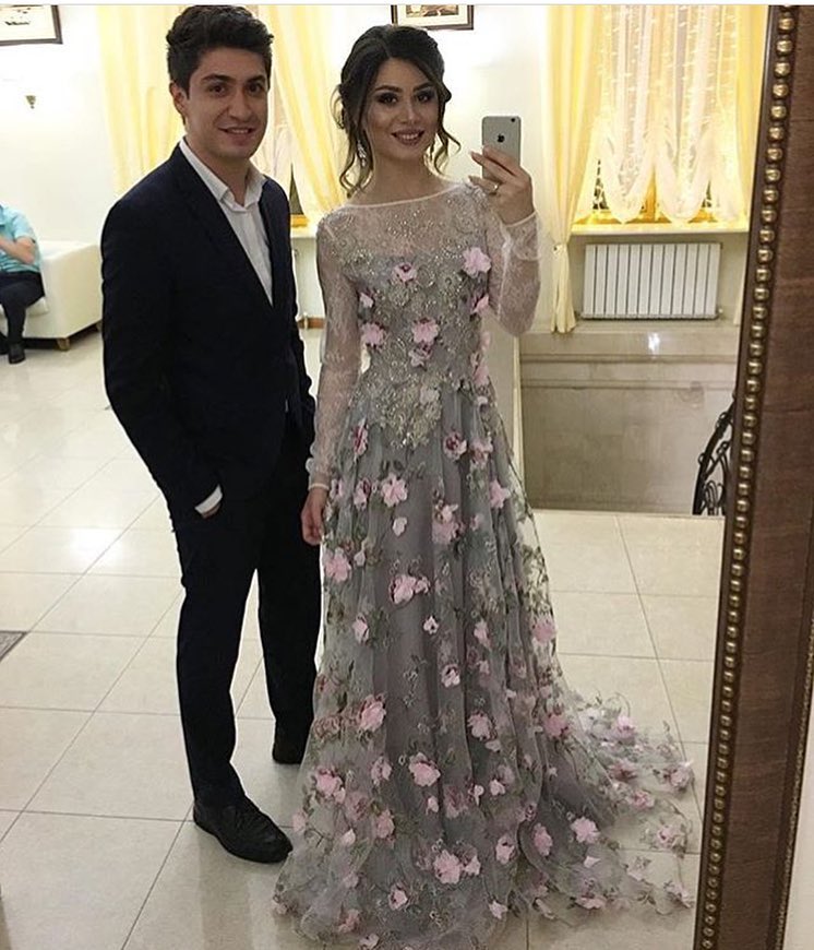 Stylish Lace Prom Dresses With Long Sleeves 3D Appliqued Sheer Bateau Neck Formal Dress Sweep Train Vestidos De Fiesta Beaded Pageant Gowns, Champagne
Stylish Lace Prom Dresses With Long Sleeves 3D Appliqued Sheer Bateau Neck Formal Dress Sweep Train Vestidos De Fiesta Beaded Pageant Gowns, Champagne