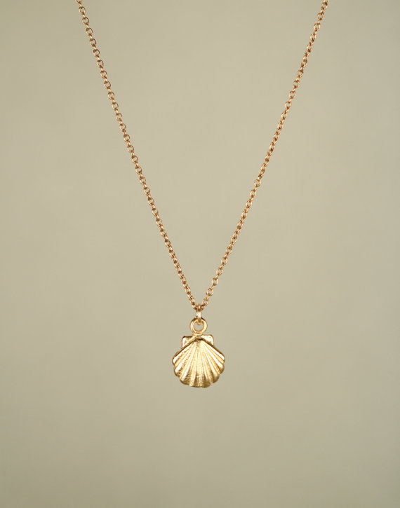 30PCS Sea Clam Shell Necklaces Seashell Necklace Nautical Ariel Mermaid Necklace Cute Conch Chain Necklaces for Sealife Ocean Beach Party