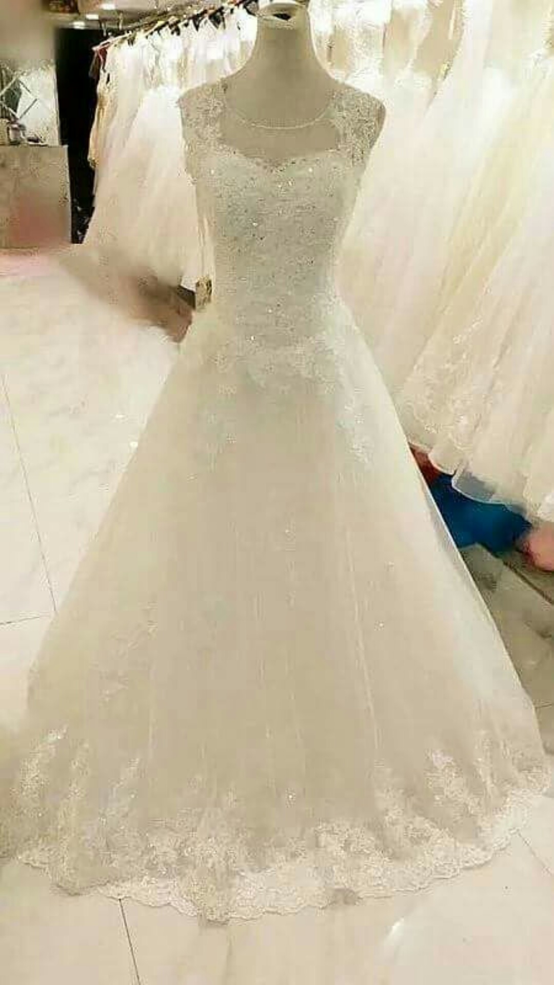 2017 high quality wedding dress 4pcs wedding gowns with sleeves, White 
2017 high quality wedding dress 4pcs wedding gowns with sleeves, White