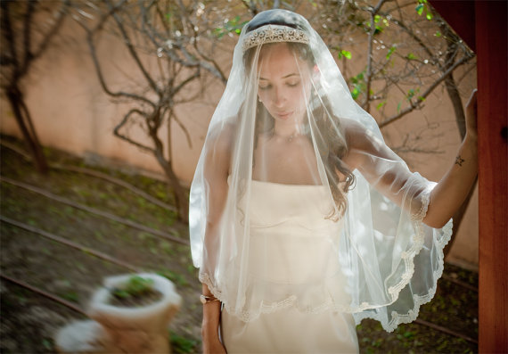 Top Quality Best Sale Cheap Romantic Elbow White IvoryLace Applique veil Mantilla veil Bridal Head Pieces With Comb Pearl No crown
Top Quality Best Sale Cheap Romantic Elbow White IvoryLace Applique veil Mantilla veil Bridal Head Pieces With Comb Pearl No crown
