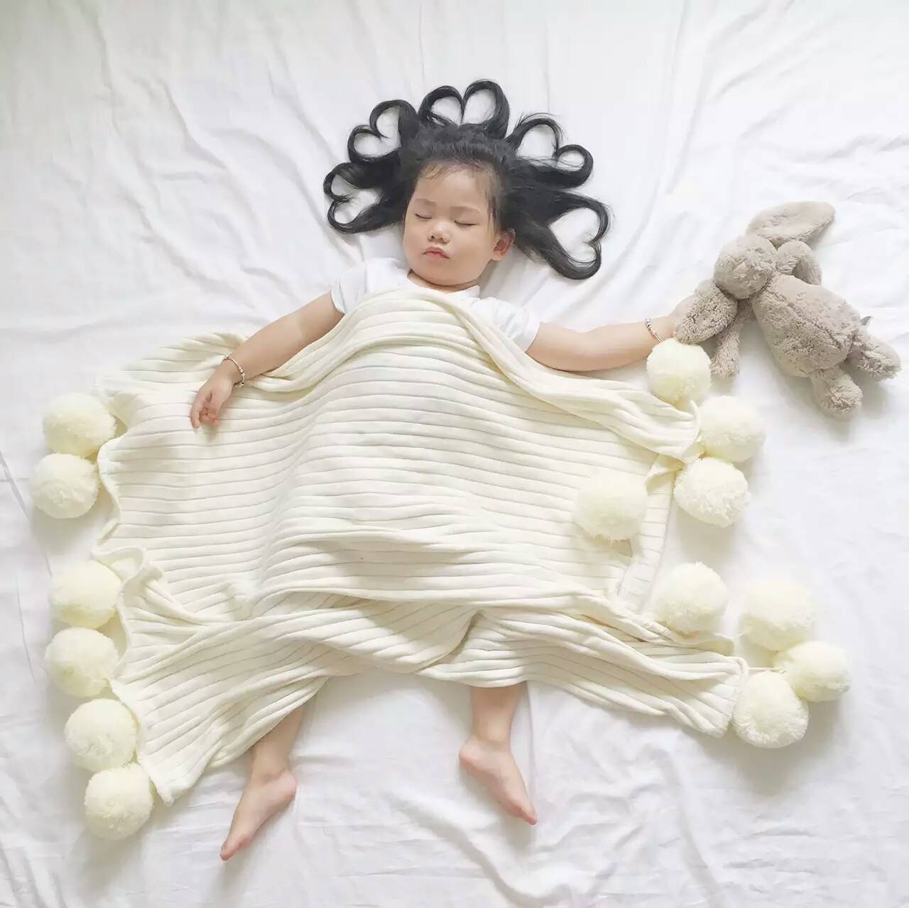 ins Europe good quality fashion Solid cotton knitting Baby kids swaddling Newborn Baby Air conditioning blanket with Wool ball