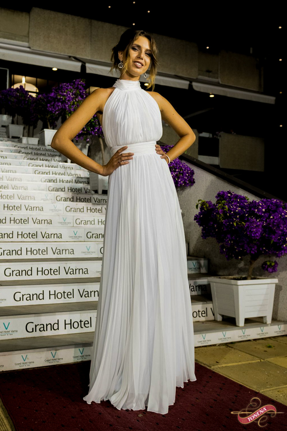 Simple 2017 Elegant White Chiffon Pleats Boho Wedding Dresses Cheap High Collar Backless Bridal Gowns Custom Made China EN11155