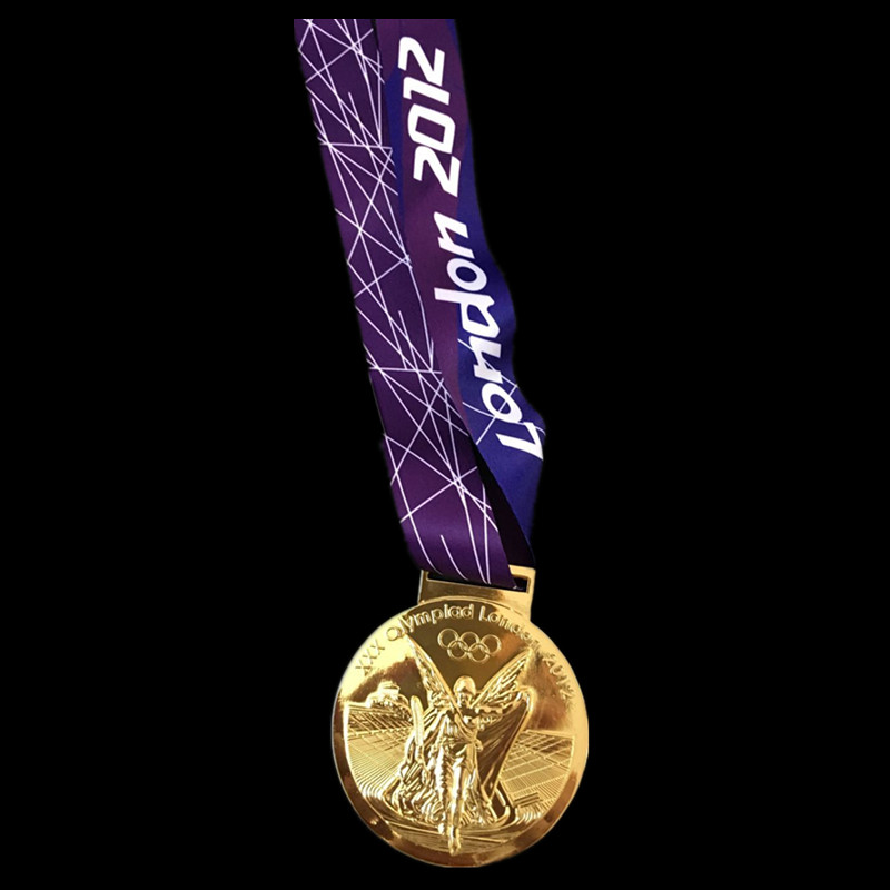 1 pcs Medal 2012 London Olympic Games Championship Gold Medal Sport Awaid Player athletic Badge With Ribbon
1 pcs Medal 2012 London Olympic Games Championship Gold Medal Sport Awaid Player athletic Badge With Ribbon