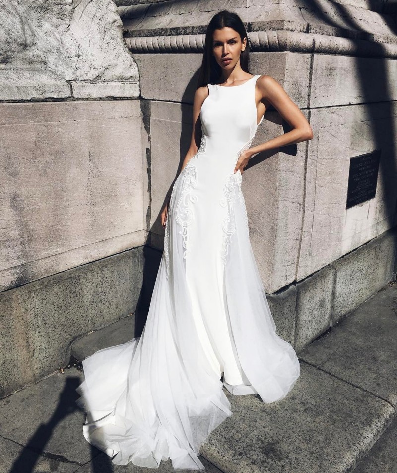 A Line Vintage Wedding Dresses Jewel Neck Appliques Bridal Gowns Sweep Train Backless Custom Made Wedding Gown