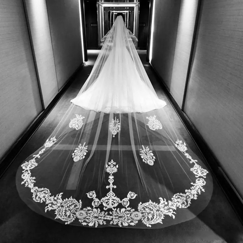 New Wedding Veils With Lace Applique Beads Long Cathedral Length Veils One Layer Custom Made Bridal Veil With Comb Wedding Accessories