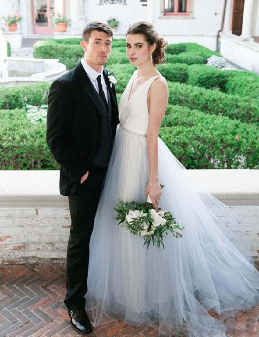 Sexy Backless Wedding Dresses with V neck A Line Ruffles Bridal Gown Custom made White and Dove Grey Beach Vestidos De Novia
Sexy Backless Wedding Dresses with V neck A Line Ruffles Bridal Gown Custom made White and Dove Grey Beach Vestidos De Novia