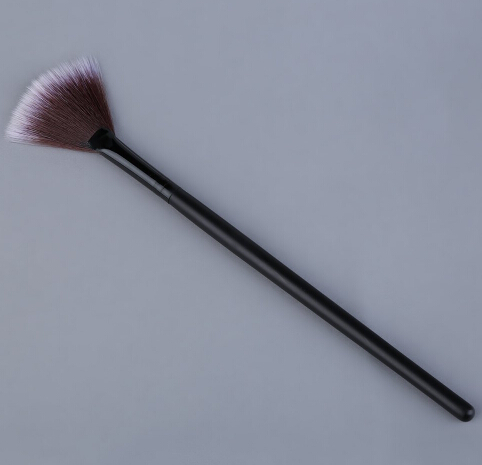 Fashion Portable Slim Fan Shape Powder Concealor Blending Foundation Highlighter Makeup Brush High Quality Best Gift