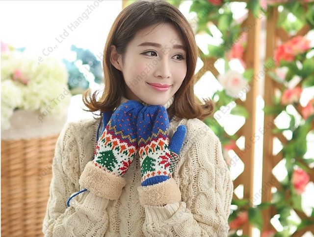 Autumn And Winter Christmas Tree Gloves Plus Velvet Thicken Mittens Hanging Neck Wool Knit Warm Glove