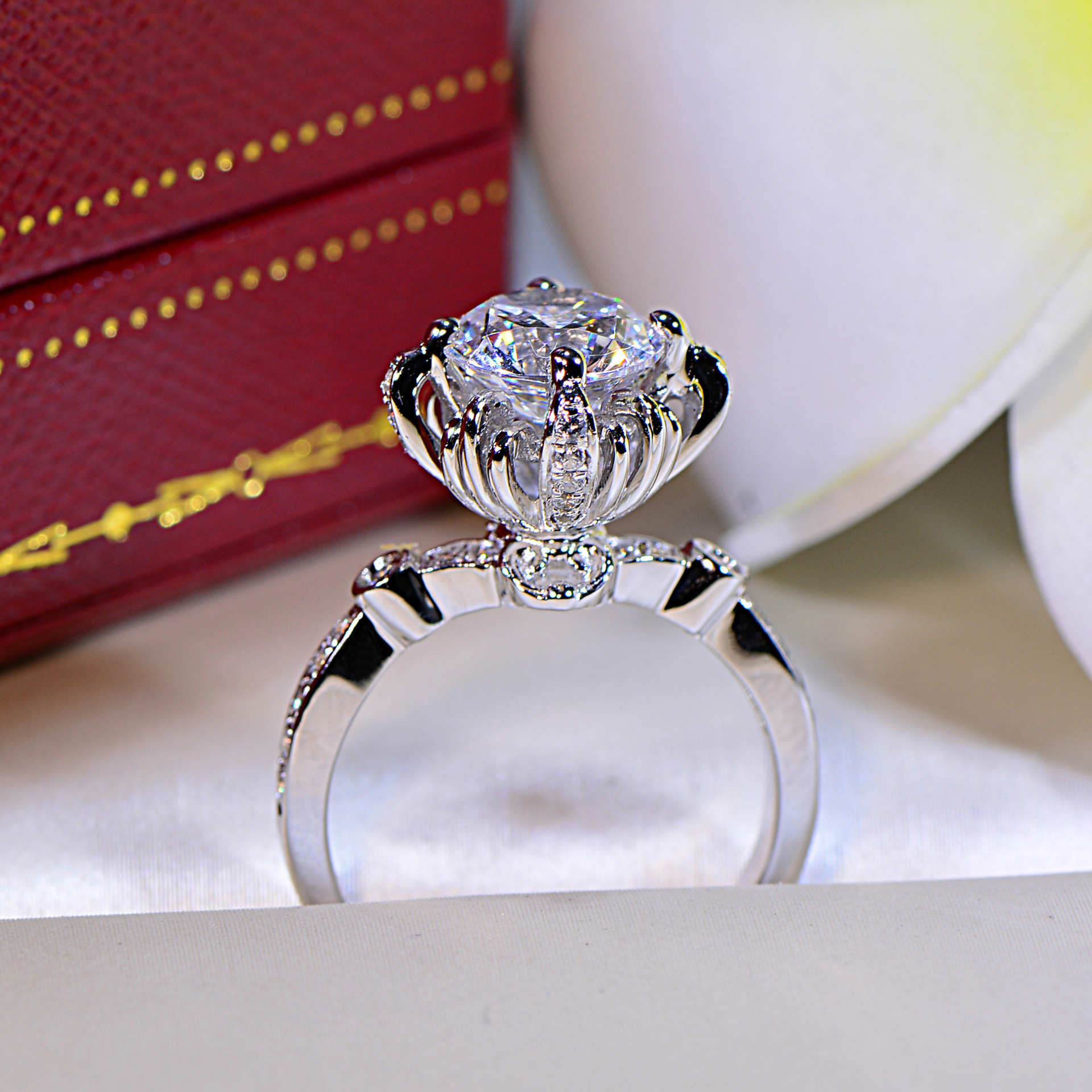 Retro Chrysanthemums Flower Design Synthetic Diamond Silver Ring Women Ring For Lovers Wedding Ring 2CT
Retro Chrysanthemums Flower Design Synthetic Diamond Silver Ring Women Ring For Lovers Wedding Ring 2CT