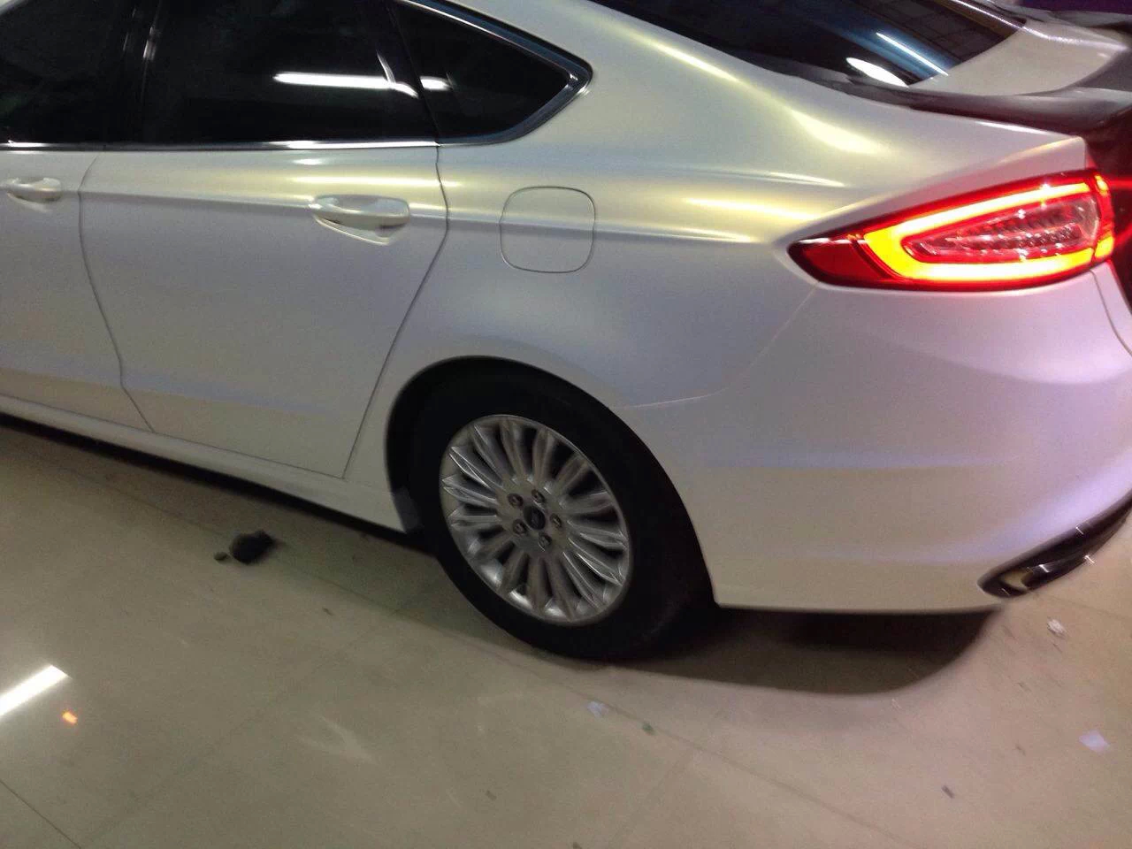 Pearl Gloss Vinyl White - Gold Pearl Car wrapping Film with Bubble Free For Car Stickers Glossy Chameleon pearl foil Size: 1.52*20m/Roll