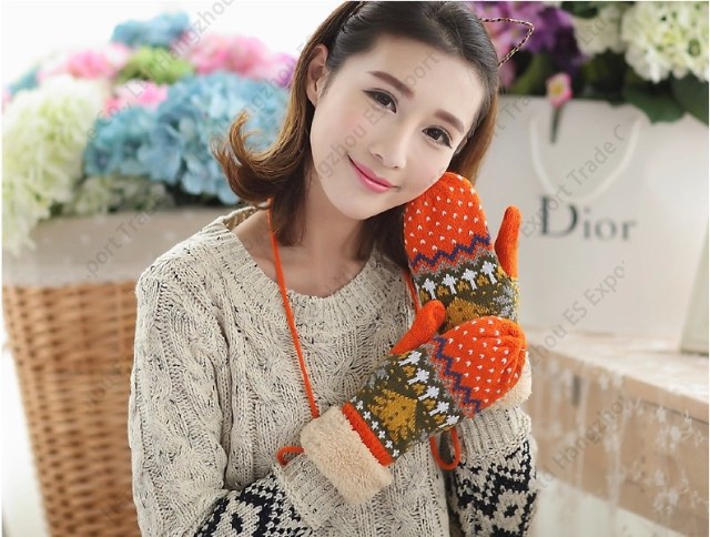 Autumn And Winter Christmas Tree Gloves Plus Velvet Thicken Mittens Hanging Neck Wool Knit Warm Glove