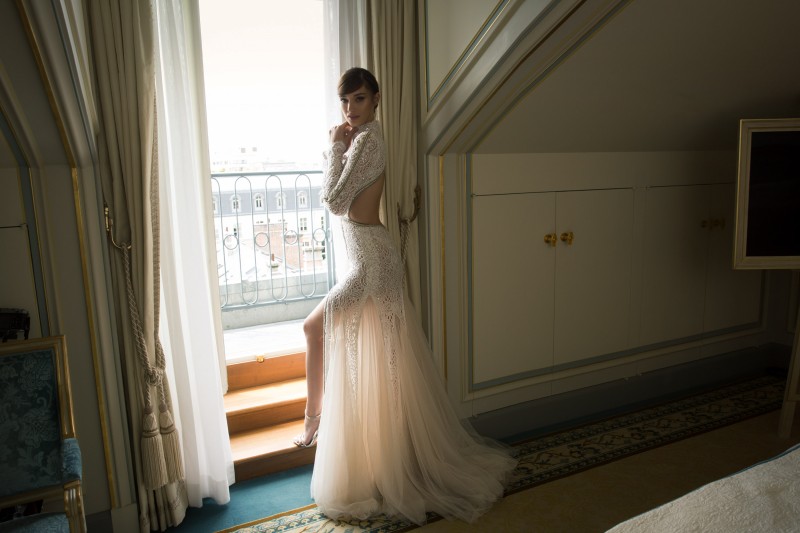 High Neck Open Back Long Sleeve Wedding Dress Bling Sequins Beading Applique Sexy Beach Wedding Gown Sweep Train Front Split Mermaid Bridal