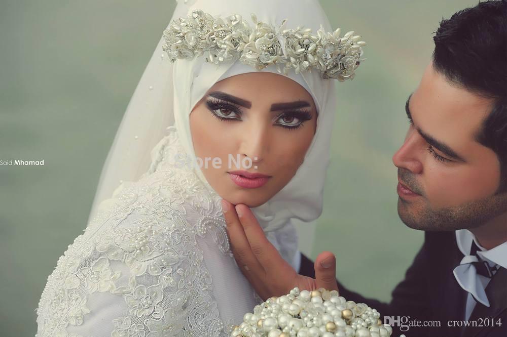 Long Sleeves Arabic Hijab Muslim Wedding Dress High Neck with Beaded Pearls Custom Made Romantic Appliques Lace White Bridal Gowns