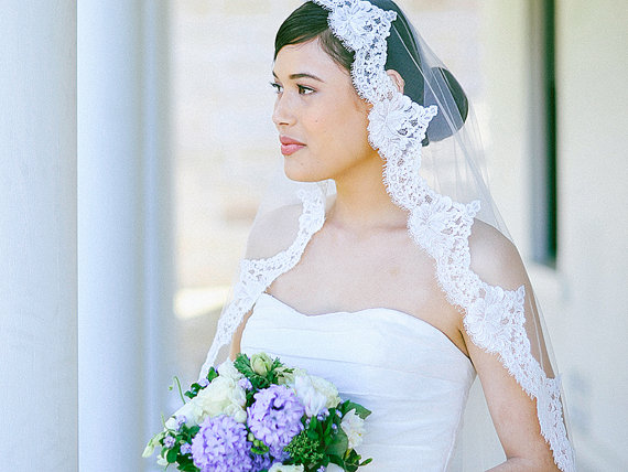 New One Layer Lace Edge Wedding Veil White Ivory Bridal Veil Cathedral length With Comb