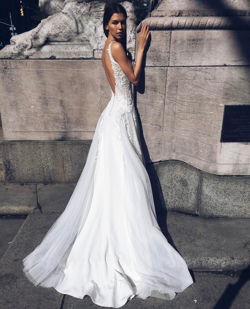 A Line Vintage Wedding Dresses Jewel Neck Appliques Bridal Gowns Sweep Train Backless Custom Made Wedding Gown