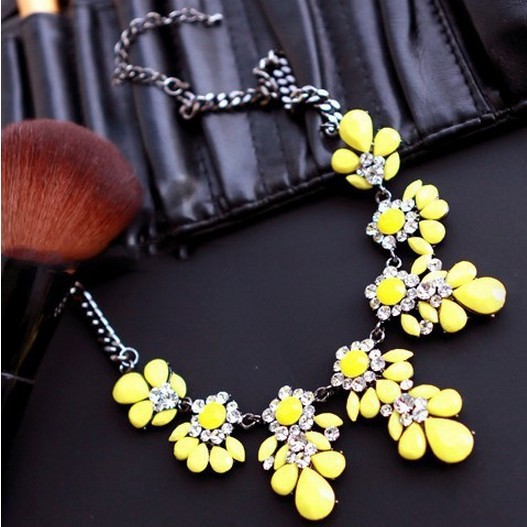 Wholesale-2015 New Fashion Bib Choker Necklace Fluorescence Yellow Colors Crystal Gem Flower Drop For Women Statement Necklace