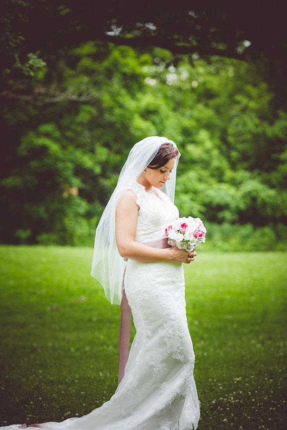 New Amazing Quality Best Sale Romantic Fingertip White Ivory Cut Edge Veil Without Comb Bridal Head Pieces For Wedding Dresses