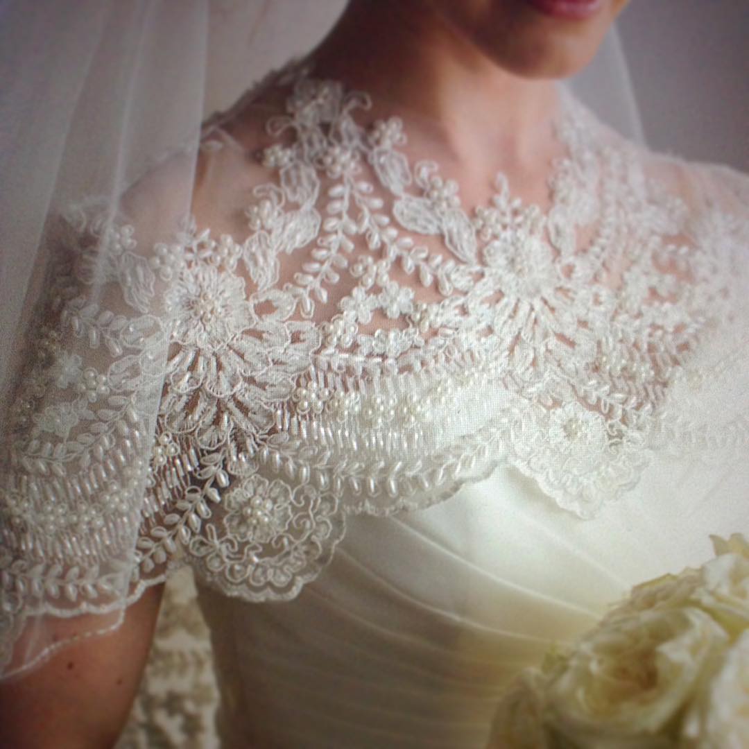 Elegant Fall Bridal Wraps Scoop Sleeveless Wedding Cape Lace Applique Beads Tulle Plus Size Bolero Jackets