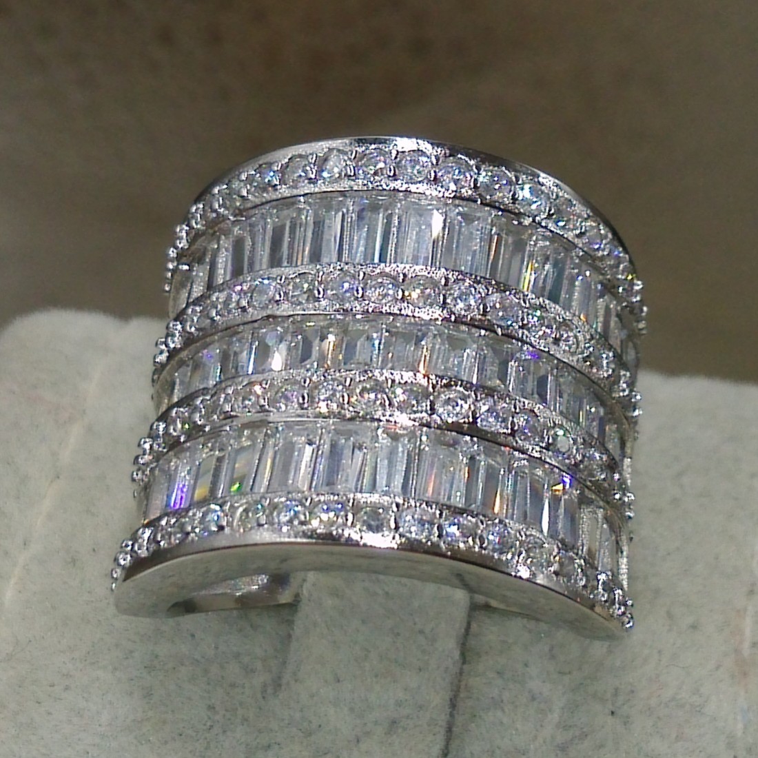 2016 New Brand Desgin Luxury Jewelry 925 Sterling Silver Full Topaz CZ Diamond Gemstones Wedding Engagement Women Finger Ring gift Size5-11
2016 New Brand Desgin Luxury Jewelry 925 Sterling Silver Full Topaz CZ Diamond Gemstones Wedding Engagement Women Finger Ring gift Size5-11