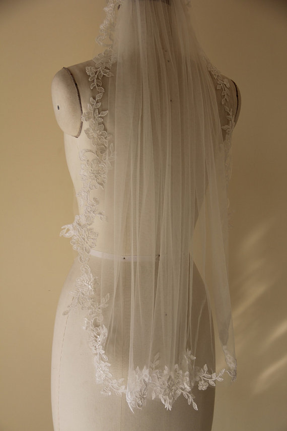 New Real Image Simple Romantic Lace Applique Edge With Comb One Layer Lvory White Wedding Veil Fingertip Length
New Real Image Simple Romantic Lace Applique Edge With Comb One Layer Lvory White Wedding Veil Fingertip Length