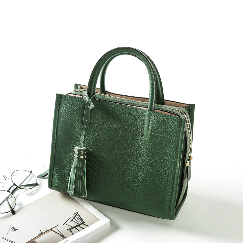 Fashion genuine leather handbag leather tote bag portable Shoulder Messenger Bag simple all-match Commuter Bag, Green
Fashion genuine leather handbag leather tote bag portable Shoulder Messenger Bag simple all-match Commuter Bag, Green