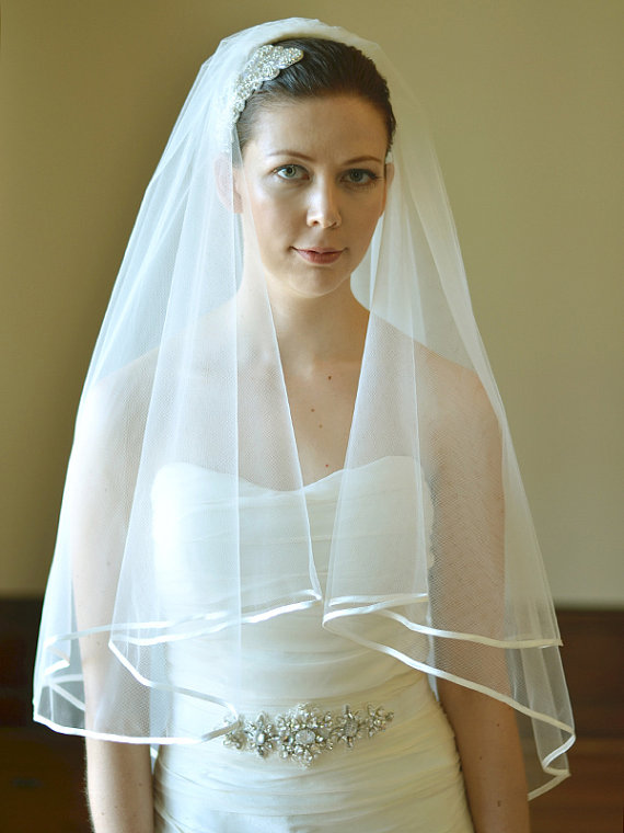 Hot Best Selling High Quality Luxury Elegant Fingertip Length Wedding Veil Ribbon Edge Two Layer White Ivory Champagne Bridal Veil With comb, Red
Hot Best Selling High Quality Luxury Elegant Fingertip Length Wedding Veil Ribbon Edge Two Layer White Ivory Champagne Bridal Veil With comb, Red