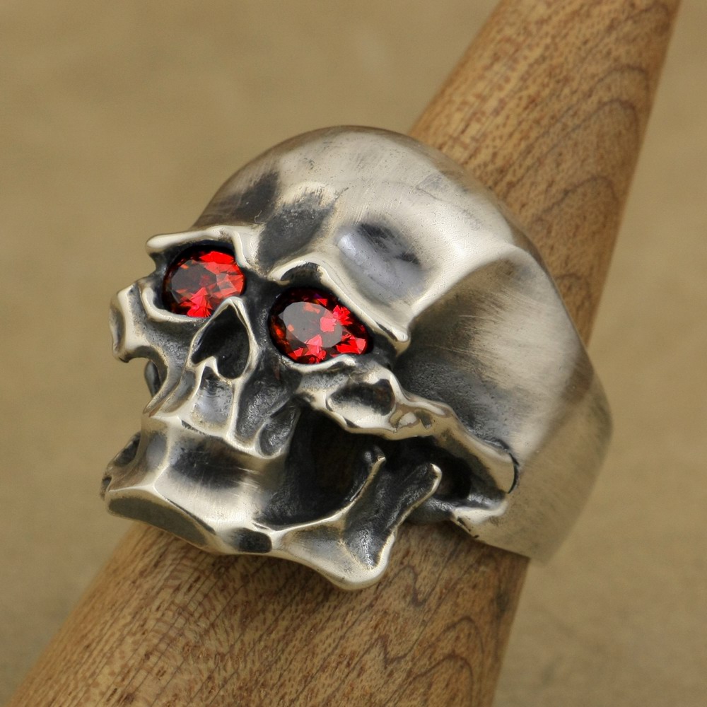 LINSION Heavy 925 Sterling Silver Red CZ Skull Mens Biker Punk Ring TA46 US Size 7 to 15
LINSION Heavy 925 Sterling Silver Red CZ Skull Mens Biker Punk Ring TA46 US Size 7 to 15