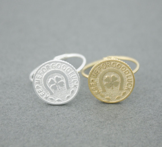 Fashion lucky coin ring, "keep me for good luck," the disc ring, clovers copper ring.Wholesale free shipping
Fashion lucky coin ring, "keep me for good luck," the disc ring, clovers copper ring.Wholesale free shipping