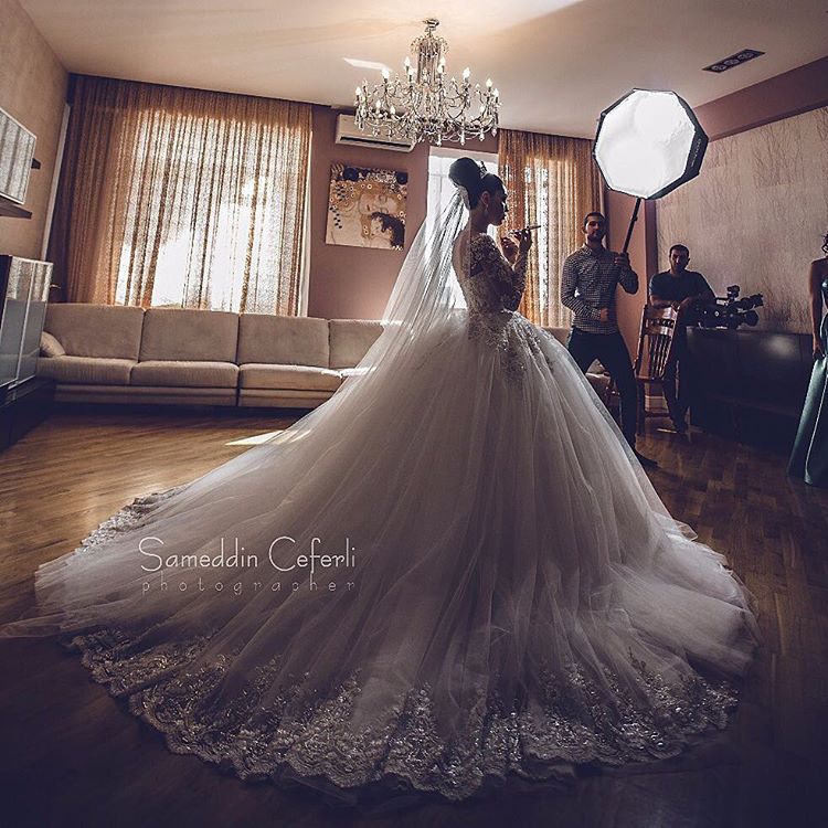 Luxury Crystals Vintage Wedding Dresses Ball Gown Long Sleeves Beaded Sweep Train Bridal Ball Gowns Custom Made Plus Size Wedding Dress