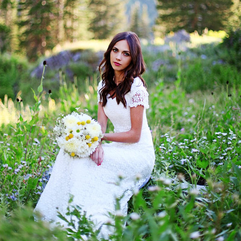 Designer Modest Country Western Dresses Short Sleeve Lace Bridal Dress V-Neck A Line Wedding Gowns Custom Made Robe De Mariage 0510