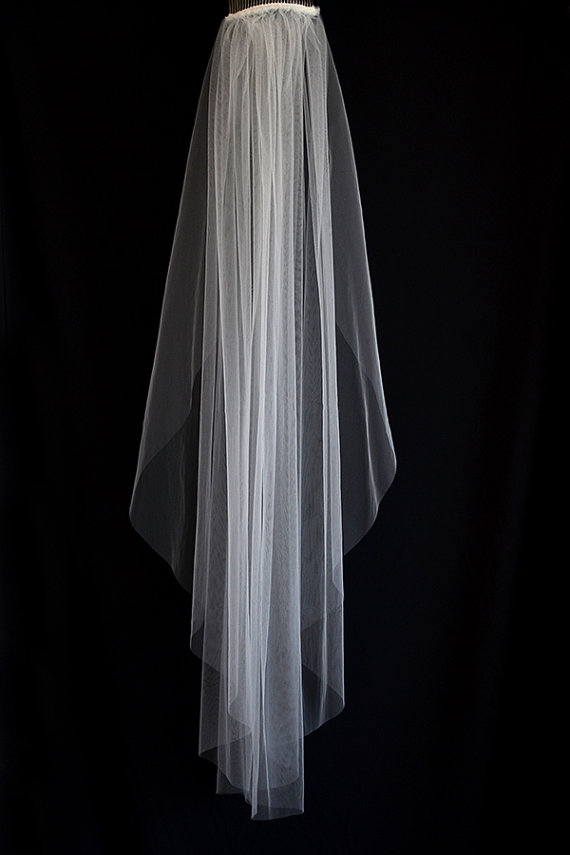 New Top High Quality Best Sale Romantic Fingertip Length White Ivory Cut Edge Veil Bridal Head Pieces Alloy Comb For Wedding veil