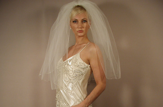 New Simple High Quality Beautiful Satin Edge 2T With Comb Lvory White Elbow Wedding Veil Bridal Veils
New Simple High Quality Beautiful Satin Edge 2T With Comb Lvory White Elbow Wedding Veil Bridal Veils