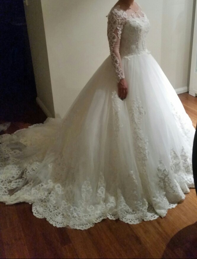 Vintage Princess Ball Gown Wedding Dress Vestido de Noiva Scalloped Long Sleeve Lace Appliques Tulle Bridal Gowns Robe de Mariee