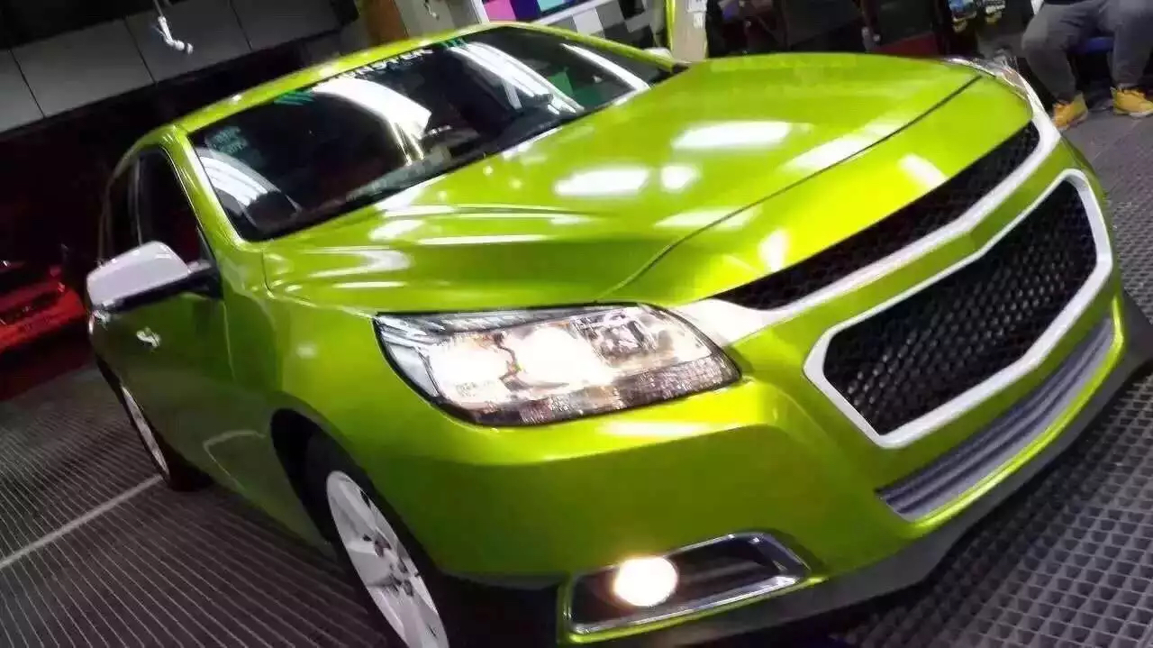Glossy Metallic Electric Lime Vinyl Wrap With Air bubble Free Gloss Lemo Full Car Wrap covering auto foil Size:1.52*20M/Roll 4.98x66ft